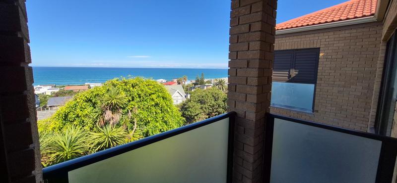 To Let 3 Bedroom Property for Rent in Outeniqua Strand Western Cape